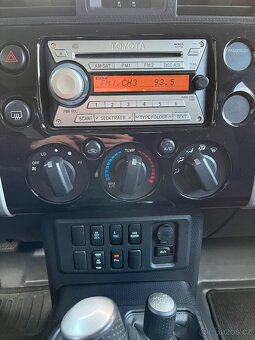 TOYOTA FJ CRUISER - 17