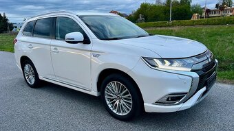 Hybridni Outlander 2.4PHEV 165Kw Matrix svetla EVdojezd 50km - 17