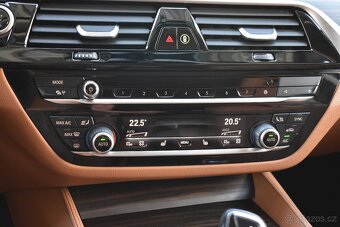 BMW 530d xDrive LUXURY TAŽNÉ PANORAMA DPH ČR 1.MAJITEL - 17