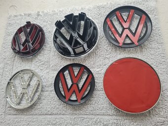 Farebné a chrómové znaky / emblémy / logo na VOLKSWAGEN - 17