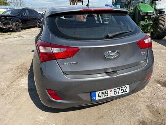 Hyundai i30 1.6d 2012 sražka se zveři - 17