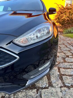 Ford Focus Hatchback benzin 74 kw 6/2018 najeto  78 tis km - 17