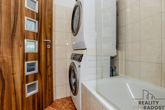 Kompletně zařízený byt 3+1 s lodžií v klidné části Vyššího B - 17