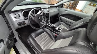 Ford Mustang GT California 2007 V8 4,6l manuál TOP ZVUK - 17
