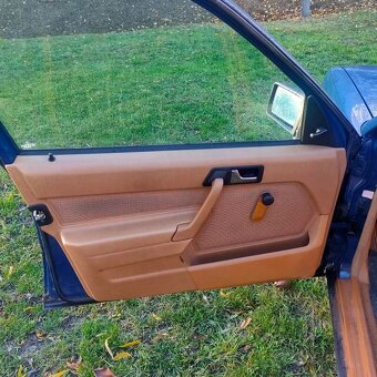 Mercedes Benz 190E - 17