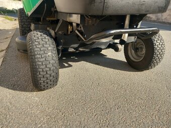 Prodám zahradní traktor Sabre John Deere - 17