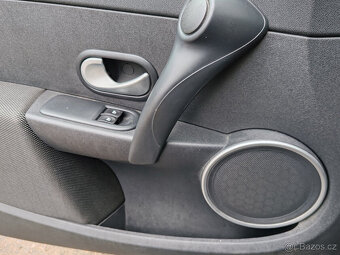 benzínový Renault Clio 1.2 edice Rip Curl   10/2007 - 17