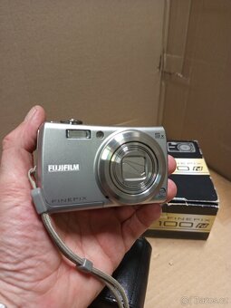 FUJIFILM.  FINEPIX  F100 fd - 17