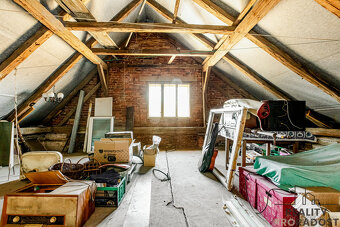 Dům pro bydlení nebo podnikání s pozemkem na parkování kouse - 17