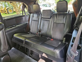 LANCIA VOYAGER S 2.8CRD 130KW 7.MÍST AUTOMAT - 17