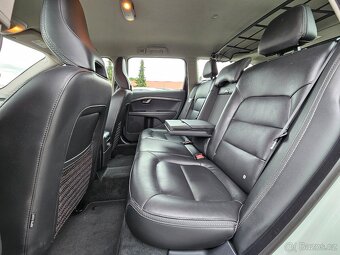 VOLVO XC70 2016 2.0D4 133kW SUMMUM,TEMPOMAT,VÝHŘEVY,SERVISKA - 17