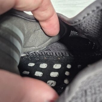 Adidas Yeezy Boost 350 V2 - 17