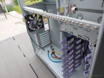 PC skříň bigtower Chieftec - 17