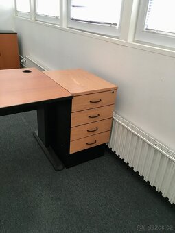VÝPRODEJ KANCELÁŘSKÉHO NÁBYTKU PRAHA 10 - 17