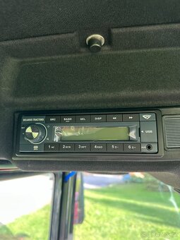 Traktor Belarus 820 s čelním nakladačem - 17