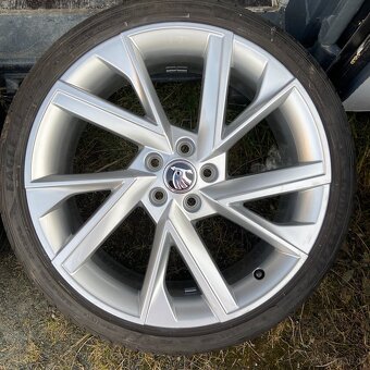 VEGA R18 letní pneu 205/40/18 - 17