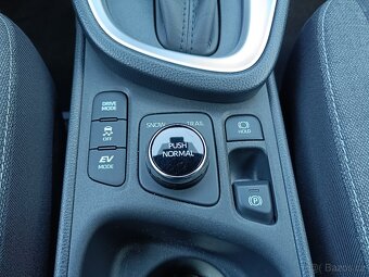 Toyota Yaris Cross Hybrid 4x4 rok 2021, najeto: 34.122 km - 17