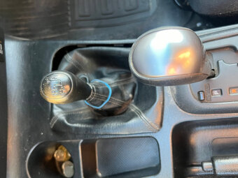 TOYOTA HILUX DOUBLE CAB 3 l Di - 17