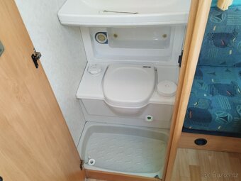 HOBBY 400SF č.740 pro 4. 1150 kg. Bojler. 100km/h. Rok 2002 - 17