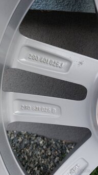 Alu kola 5x100 r17 originál vw polo letní pneu - 17