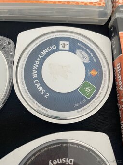 Prodej velké PSP sbírky – 2 konzole, 2 pouzdra, 4 baterie - 17