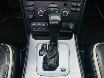 Volvo XC90 2.4 D5 147KW AUTOMAT R-DESIGN SERVISKA - 17