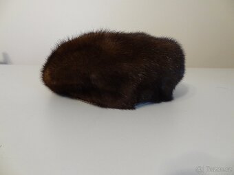 NOREK. Starší kožešina. Čepice - 17