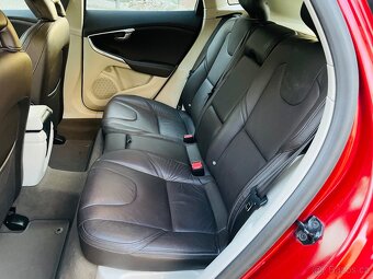Volvo V40 T4 BENZÍN 132KW MAN KAMERA SERVISKA CROSS COUNTRY - 17