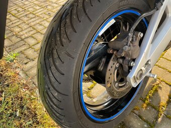 Suzuki GSR 600 - 17