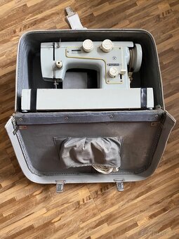 Retro šicí stroj - 17