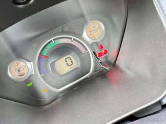 Peugeot iON - 17