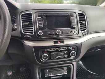 Volkswagen Sharan 2,0 TDi CR / Highline/ - 17