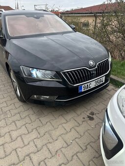 Škoda Superb 3 L&Q 2.0 tdi 110kw dsg, webasto, tazne - 17