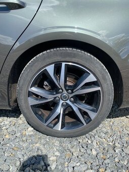 Prodám Volvo v60 R Design 2021 145 kW - 17