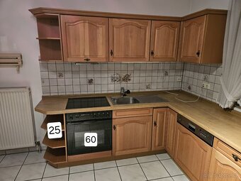 Masivní kuchyňská linka se spotřebiči - 17