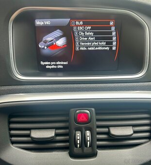 VOLVO V40 CROSS COUNTRY 2.5 T5 187KW 4x4 SUMMUM-AUTOMAT-ACC - 17