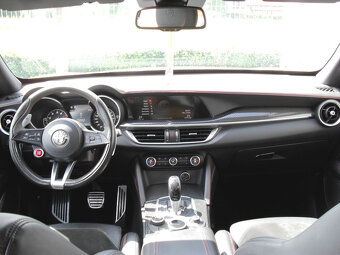 Alfa Romeo Stelvio 2.9 Tw-Turbo V6 Quadrifoglio 1.199.999Kč - 17