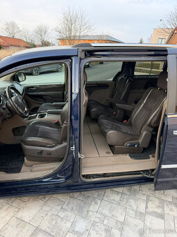 Lancia Voyager 2.8 CRD, automat, 7 míst - 17