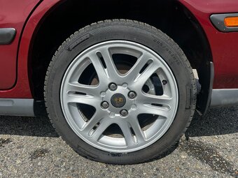 VOLVO V40 1,7i NOVÁ STK - DOBRÝ STAV - 17