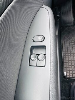 HYUNDAI i30 1.4 i, 115 TIS KM, 1 MAJITEL PO ROZVODECH A STK - 17