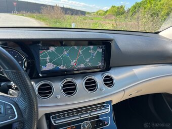 Mercedes E 220 D - 17