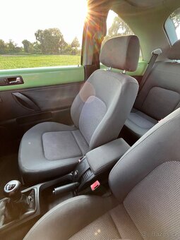 Volkswagen New Beetle - 17
