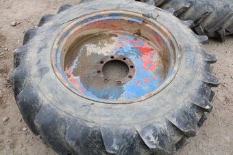 Zetor 8011 8145 zadní kola 16.9-34 vzorek 95% - 17