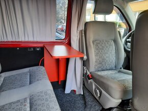 VW Transporter T5 s přestavbou na kempování - 17