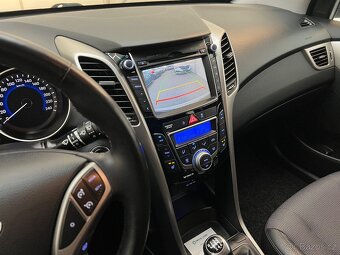 Hyundai i30 combi 1.6 CRDi,100 kW,manual,Style,AC,1maj,DPH - 17