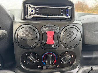Fiat DOBLO 1.4i 57kw, 140.000Km,1.MAJITEL, NOVÁ STK, KLIMA - 17