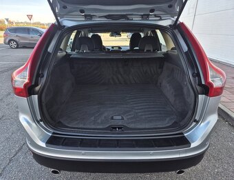 VOLVO XC60 2.4D 5 VÁLEC 4x4 MANUAL 1 MAJITELKA PARK SENZORY - 17