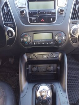 Hyundai ix35 2.0CRDi 4x4-Koup.ČR,CEBIE, SERVISKA, PO SERVISU - 17