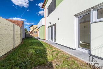 Prodej novostavby bytu 4+kk, 90 m², vlastní zahrada 211 m²,  - 17