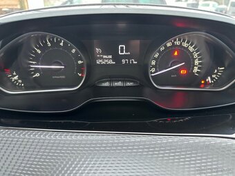 Prodávám Peugeot 2008 1,2 Turbo - 17